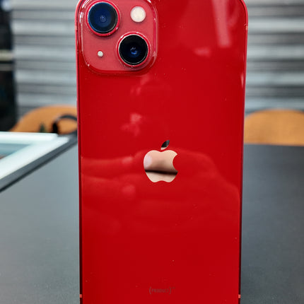 iPhone 13 rojo de 256GB desbloqueado, vista posterior y cámara dual.