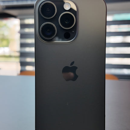 iPhone 15 Pro de 128GB para Claro, vista posterior.