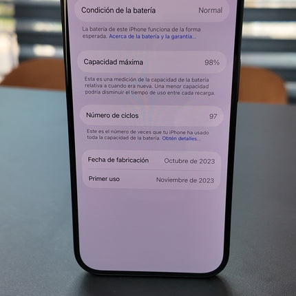 Batería del iPhone 15 Pro: 98% de capacidad máxima y 97 ciclos.